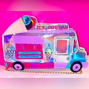 Purse shaped like an Icecream Truck